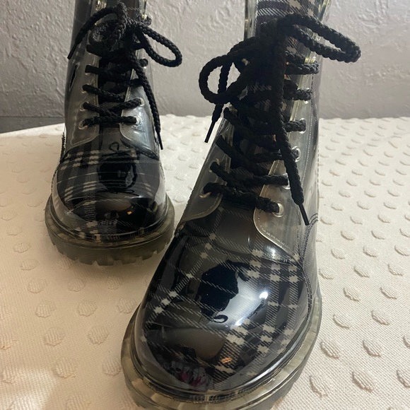 DIRTY LAUNDRY BY CHINESE LAUNDRY WOMEN'S ROADIE RAIN BOOT - Picture 2 of 16